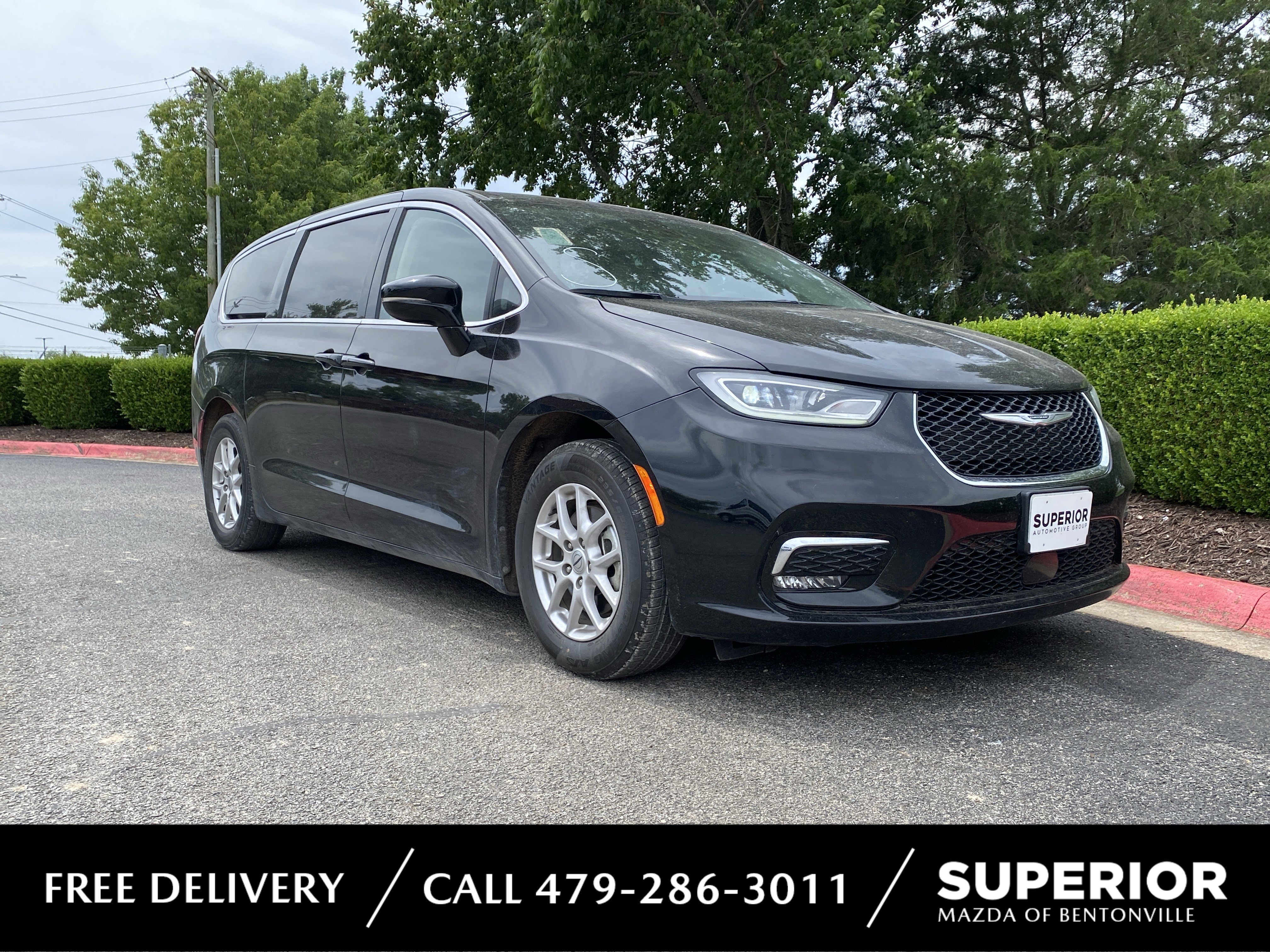 2024 Chrysler Pacifica Touring L's photo
