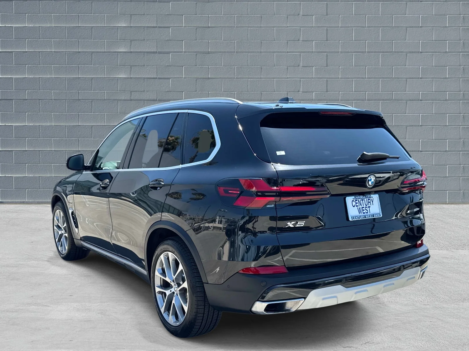 Used 2026 Black Sapphire Metallic BMW xDrive50e Plug-In Hybrid image 3