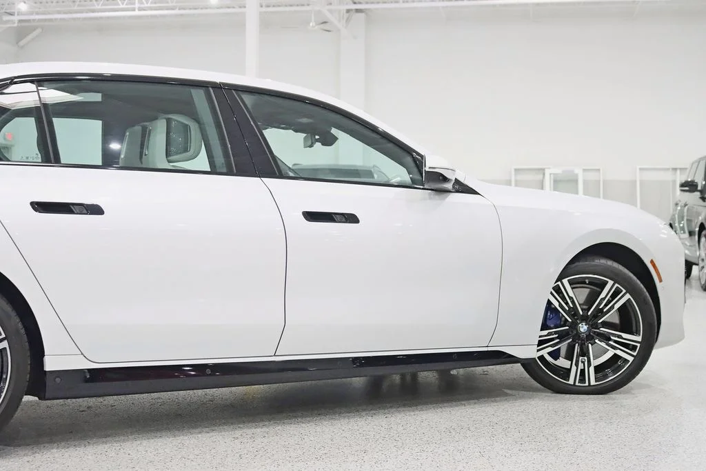Used 2024 White BMW 760i xDrive image 10