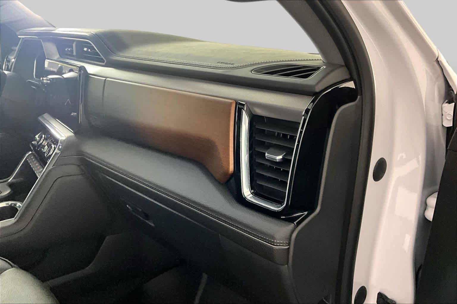 Used 2023 White Frost Tricoat GMC Denali image 18