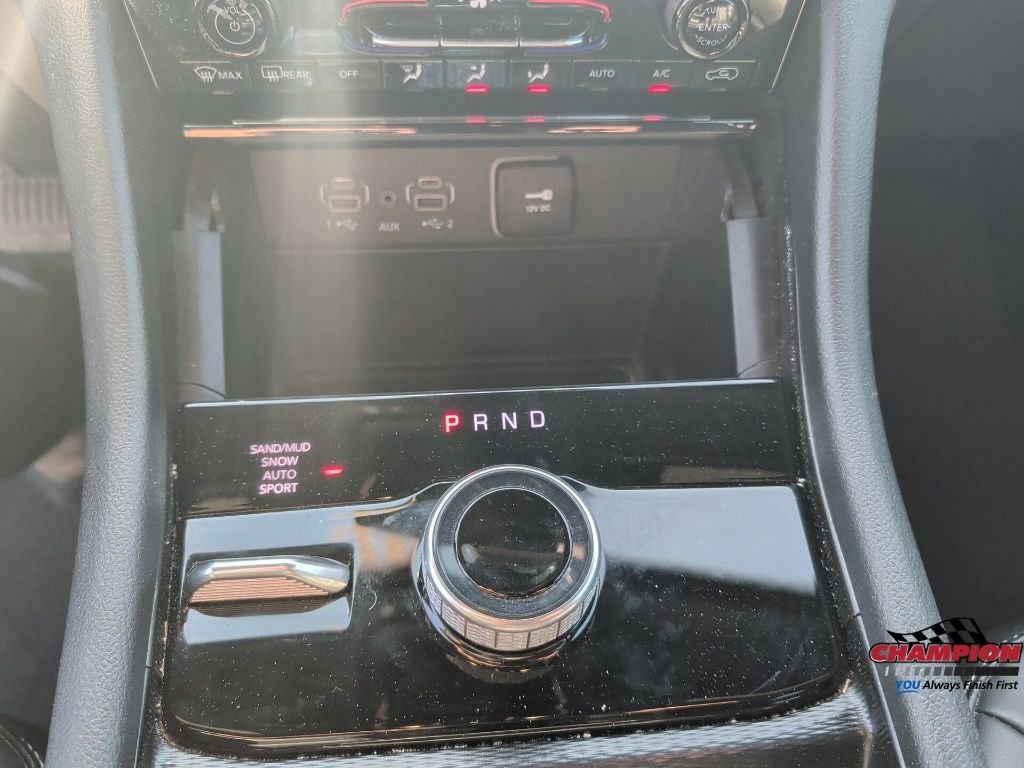 Used 2025 White Jeep Limited image 9