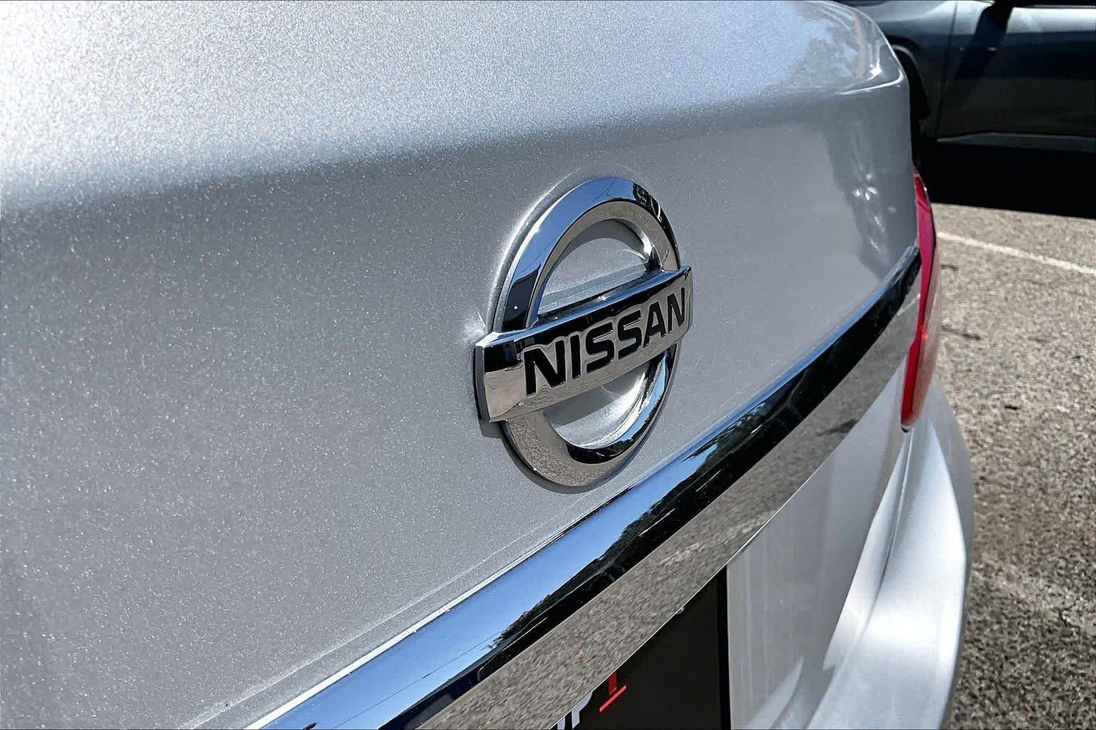 Used 2018 Brilliant Silver Nissan 2.5 S image 33