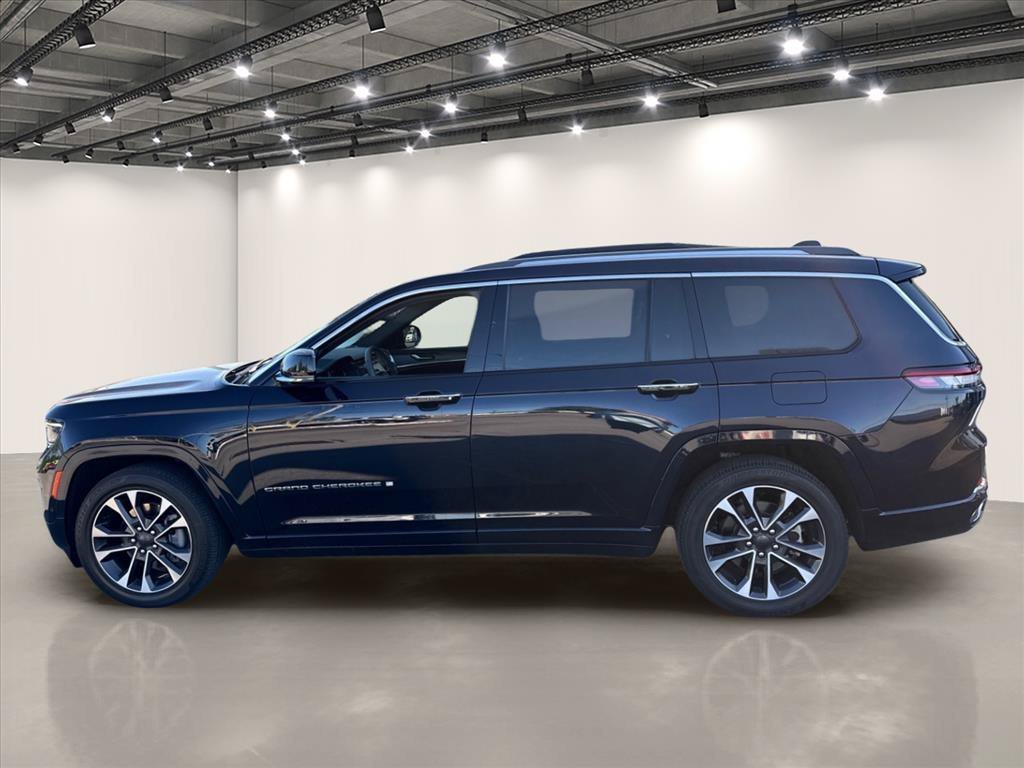 Used 2023 Midnight Sky Jeep Overland image 6