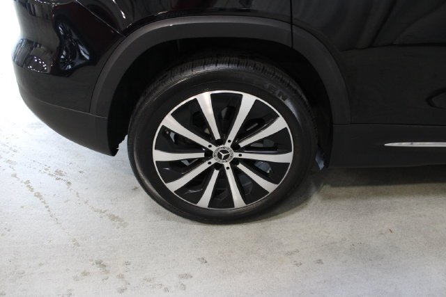 Used 2022 Black Mercedes-Benz GLB 250 image 38
