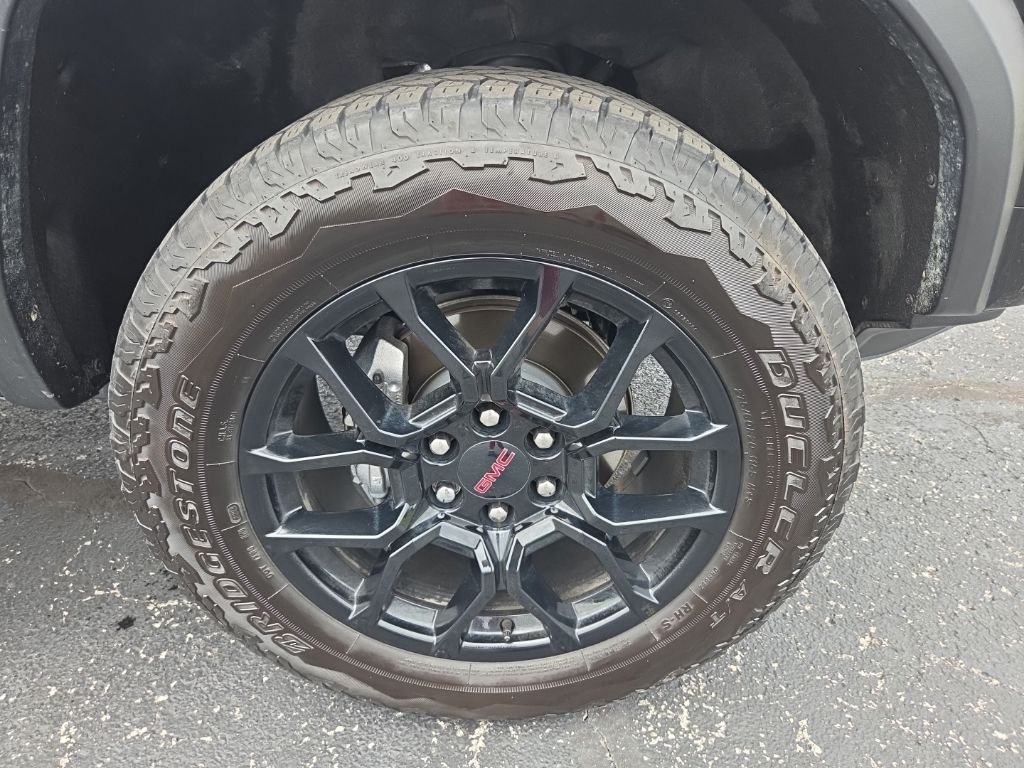 Used 2025 Black GMC Denali image 21