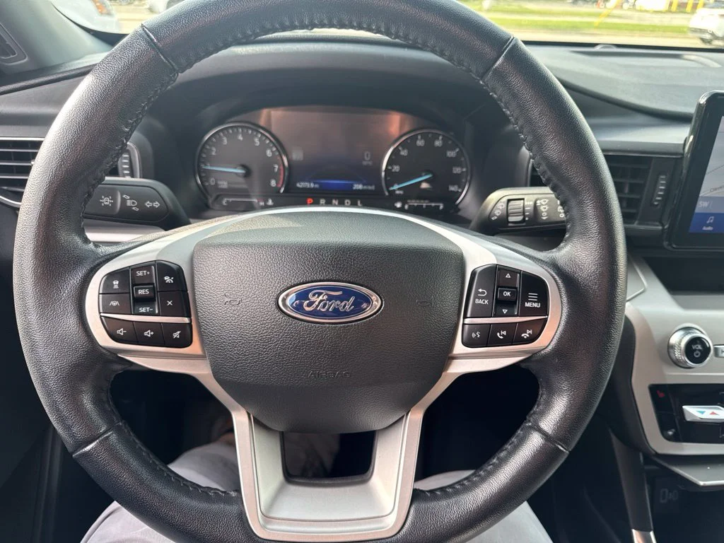 Used 2022 White Metallic Ford XLT image 16