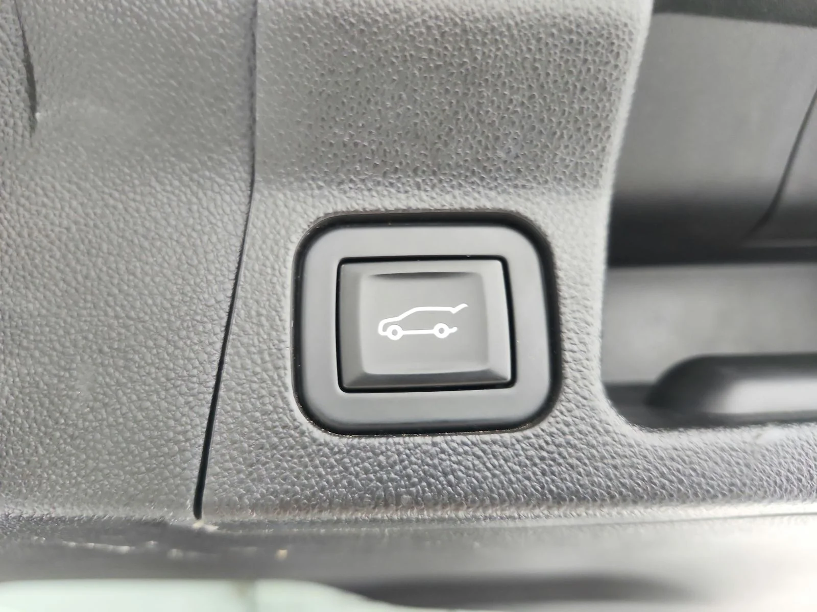 Used 2018 Silver GMC SLE-2 image 45