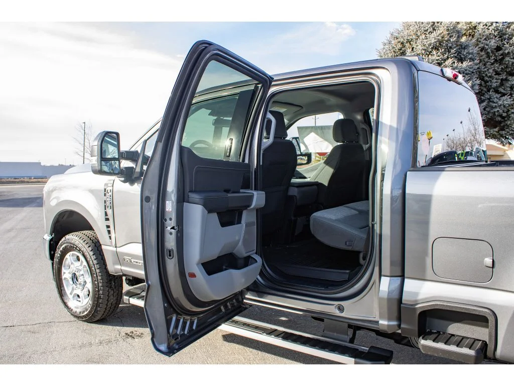 New 2026 Carbonized Gray Metallic Ford XLT image 37