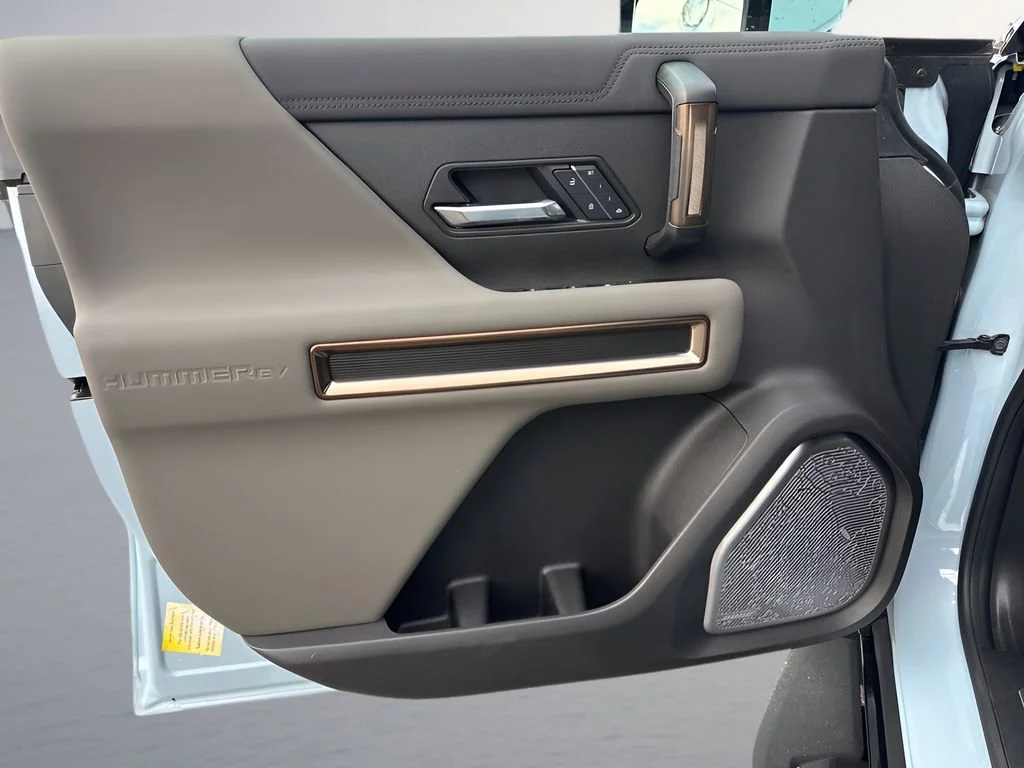 Used 2025 Tide Metallic (No Longer available to order) GMC 2X image 28
