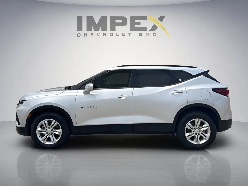 Used 2022 Silver Ice Metallic Chevrolet 2LT image 2