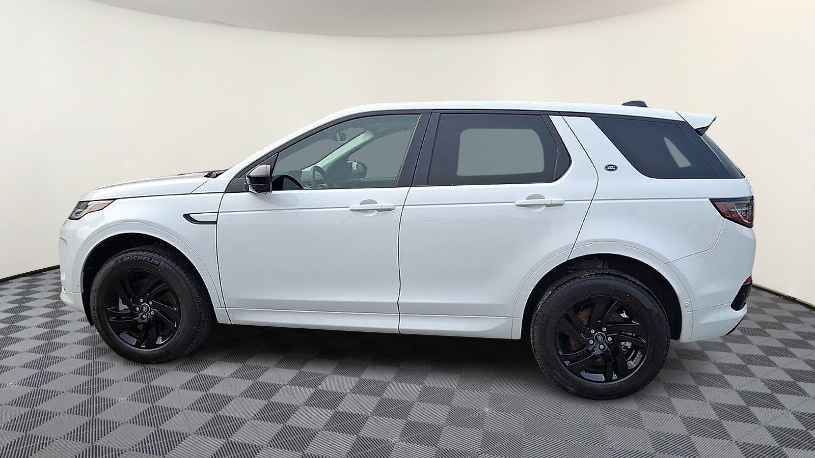 Used 2025 Fuji White - 1AA Land Rover S image 5
