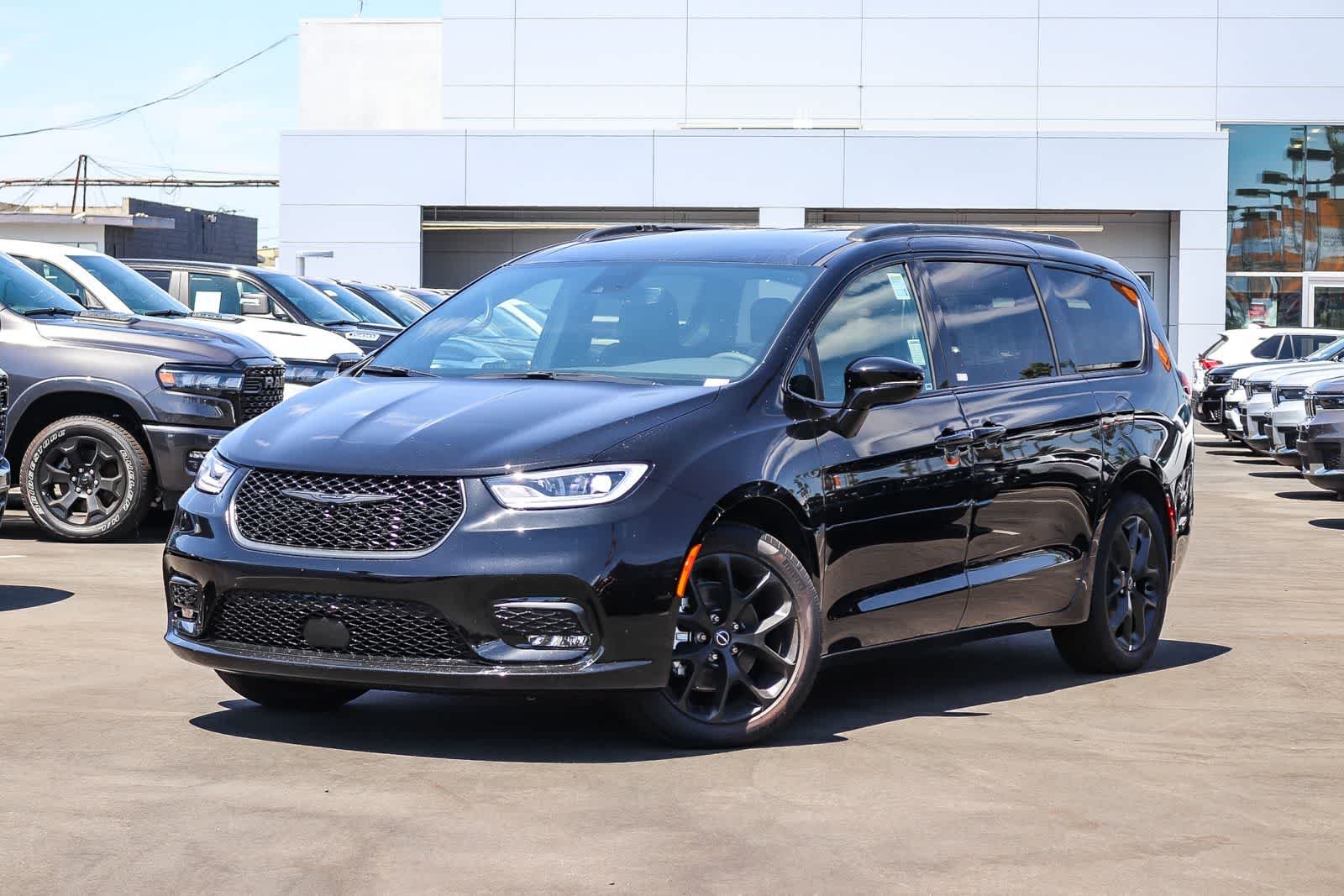 2026 Chrysler Pacifica Select
