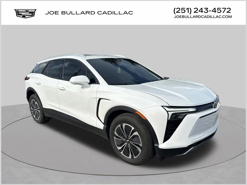 Used 2024 Summit White Chevrolet LT image 1