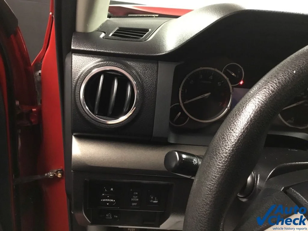 Used 2014 Red Toyota SR5 image 27