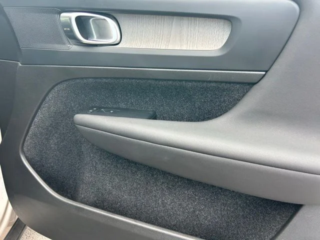 2023 Volvo XC40 Plus - Photo 30