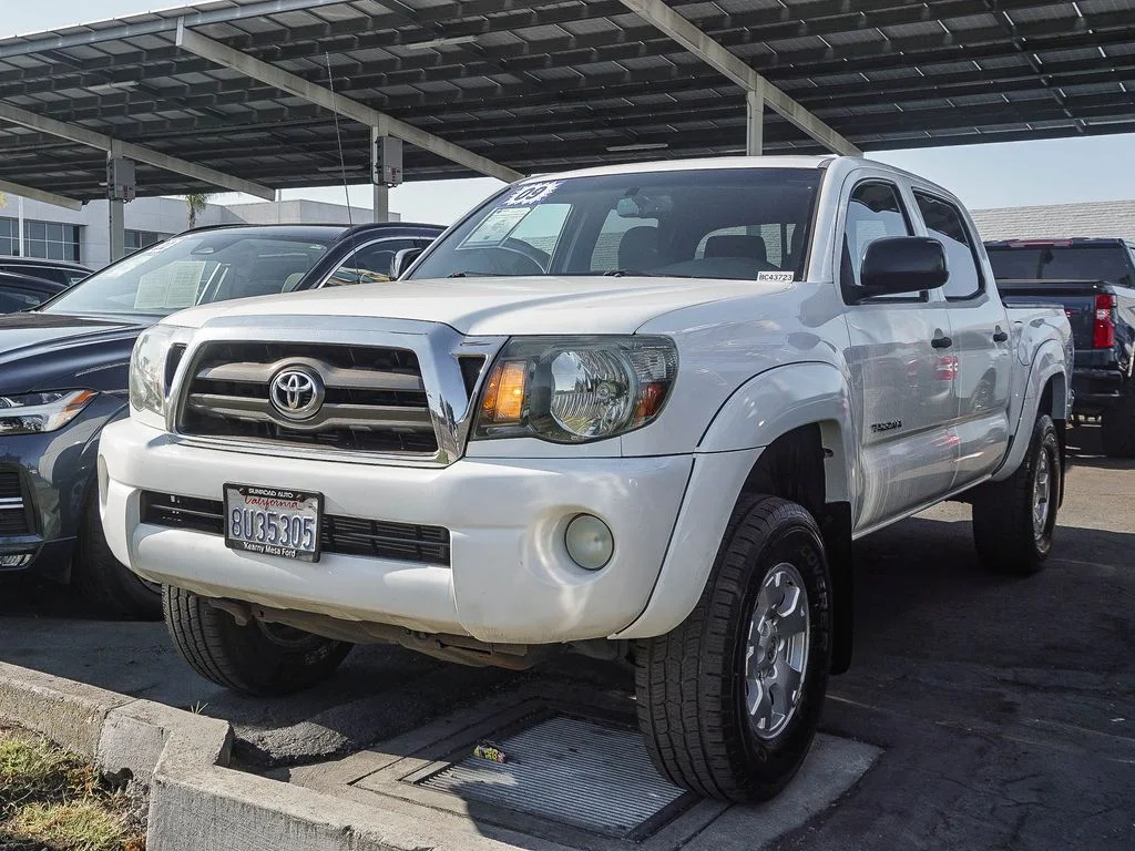 Used 2009 White Toyota PreRunner image 4