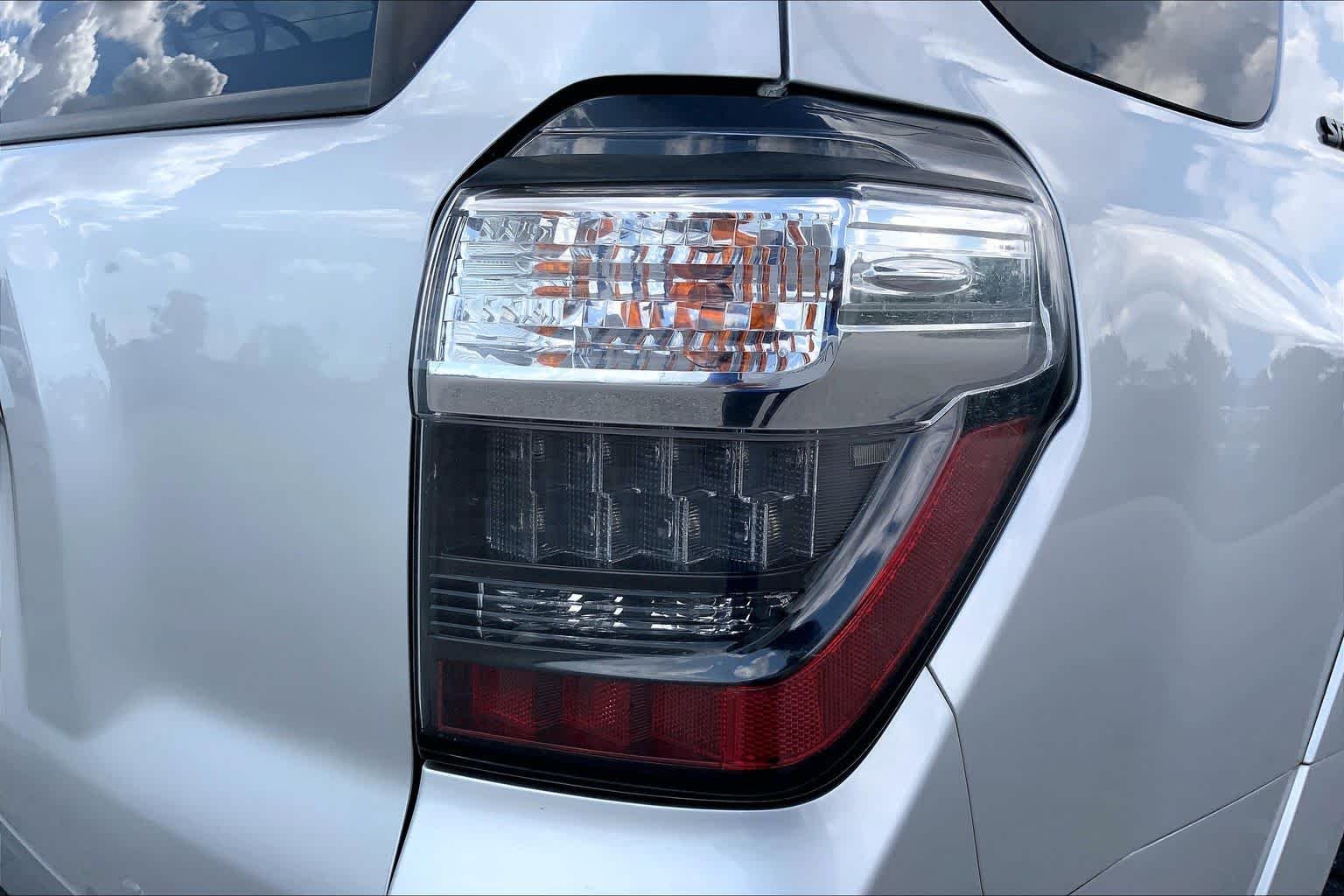 Used 2016 Classic Silver Metallic Toyota SR5 image 30