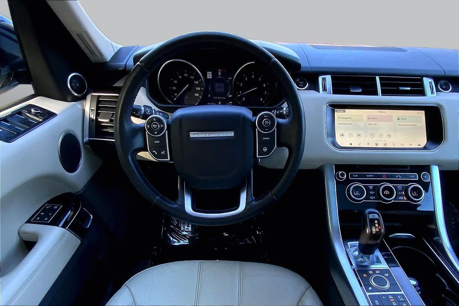 Used 2017 Fuji White Land Rover HSE image 6