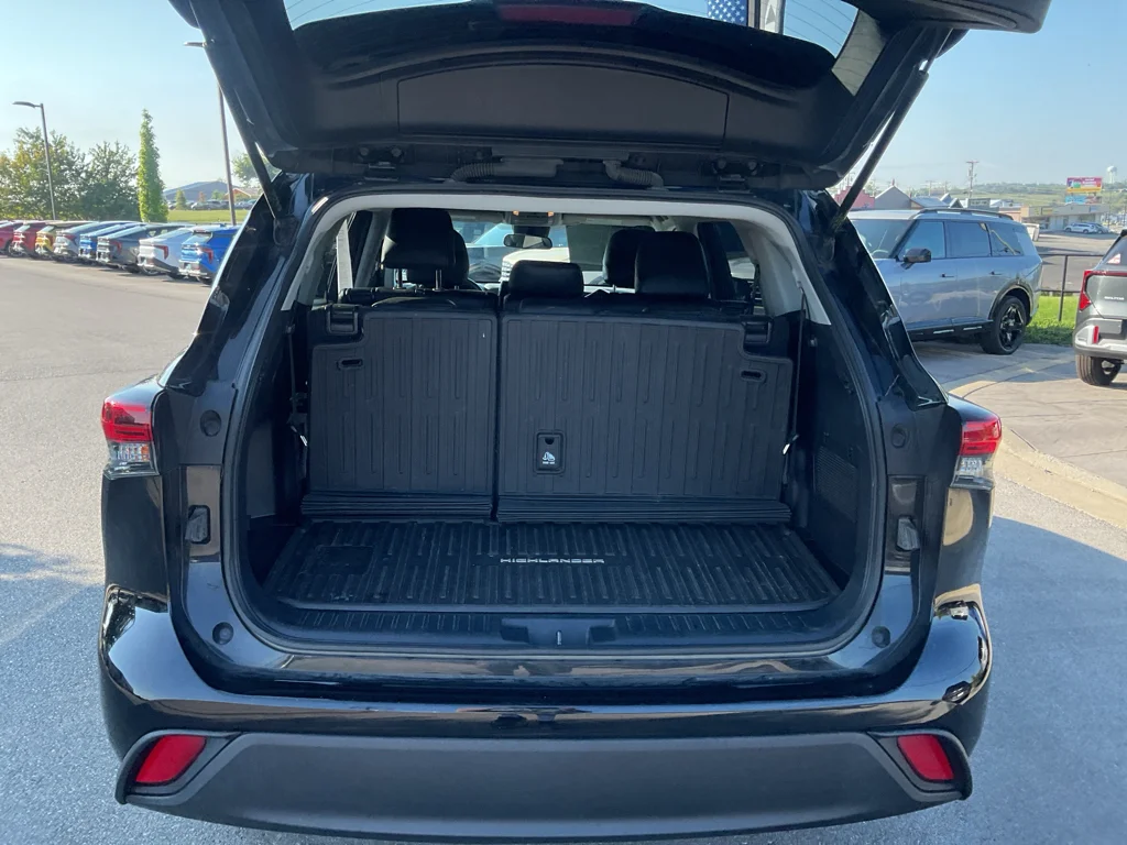 Used 2023 Midnight Black Metallic Toyota L image 14