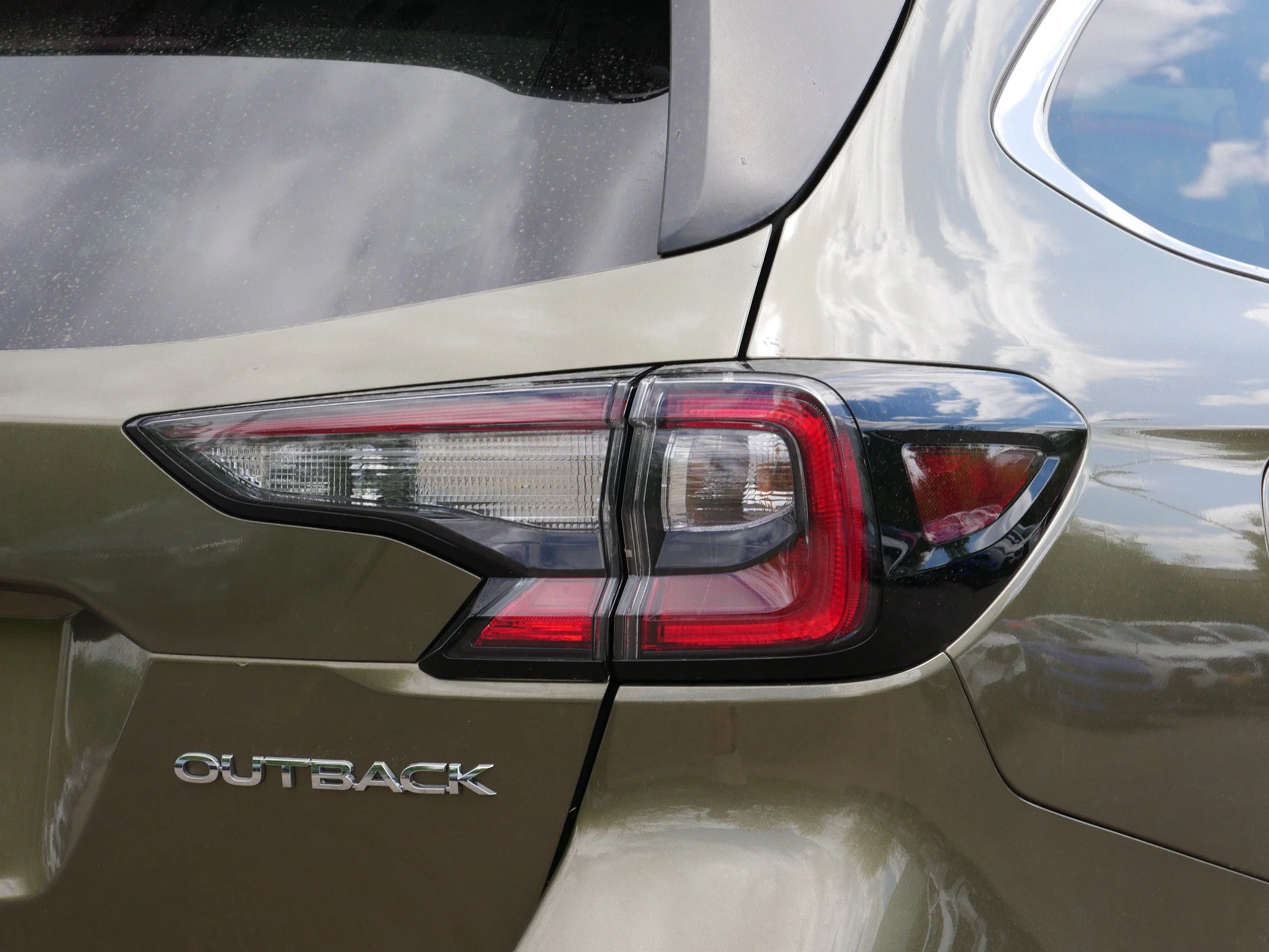 Used 2024 Autumn Green Metallic Subaru Premium image 17