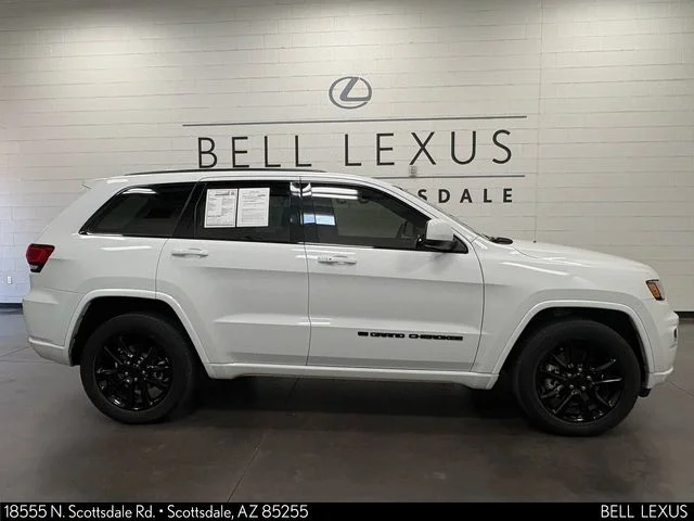 Used 2022 White Jeep Laredo X image 3