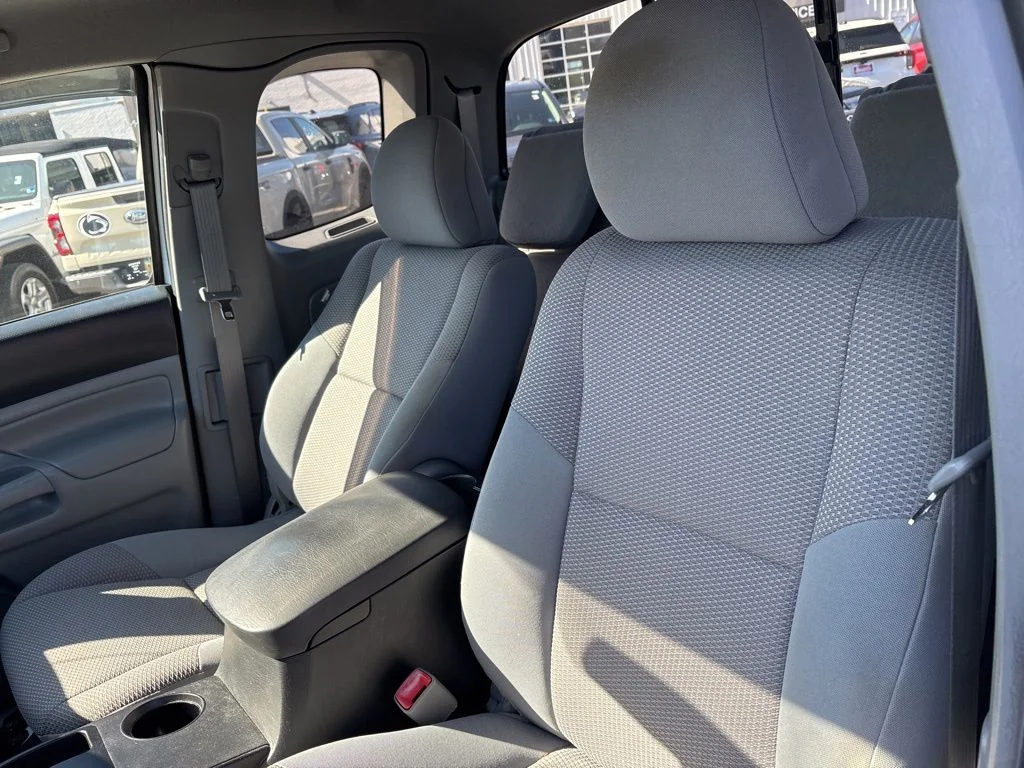 Used 2013 White Toyota Base image 15