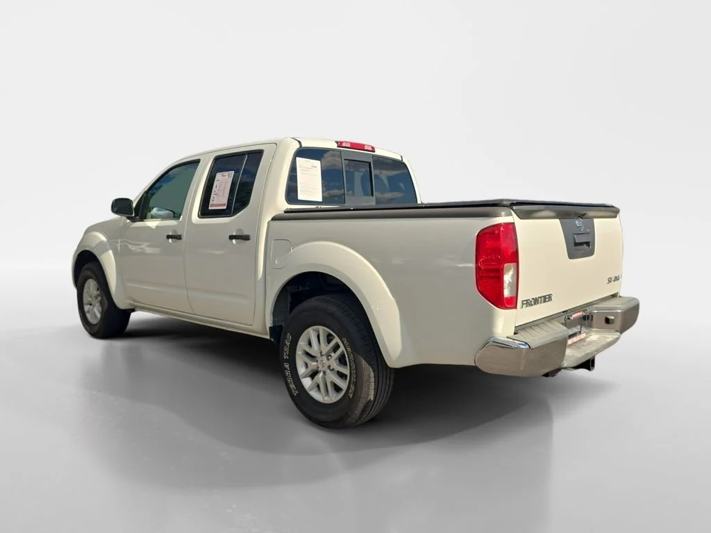 Used 2016 Glacier White Nissan SV image 3