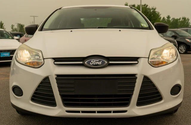 Used 2014 Oxford White Ford S image 3