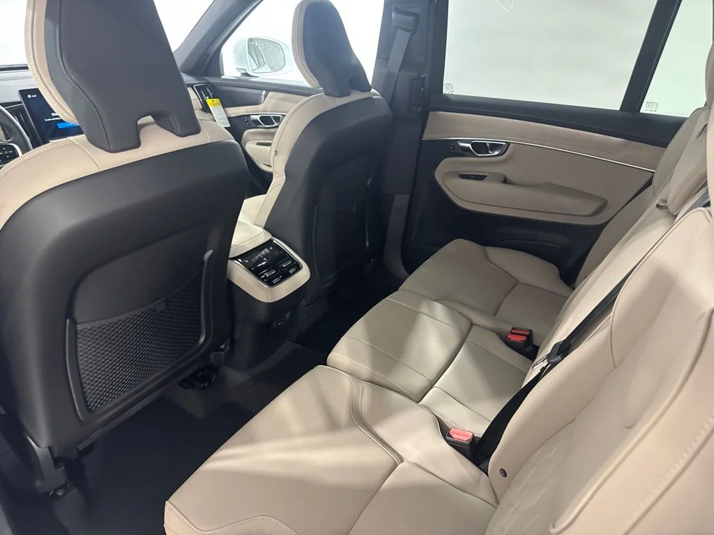 New 2026 Crystal White Pearl Volvo B6 Plus 7-Seater image 21