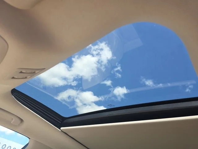 Used 2019 White Nissan SL image 24