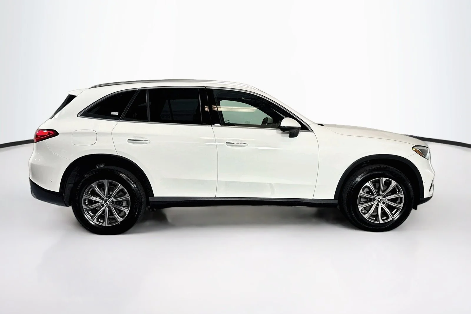 Used 2026 Polar White Mercedes-Benz GLC 300 image 4