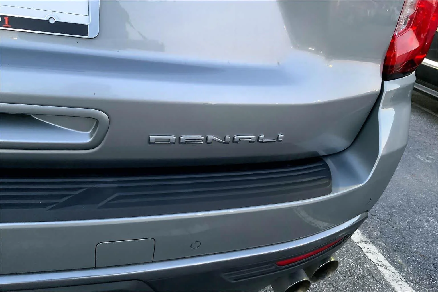 Used 2023 Sterling Metallic GMC Denali Ultimate image 10