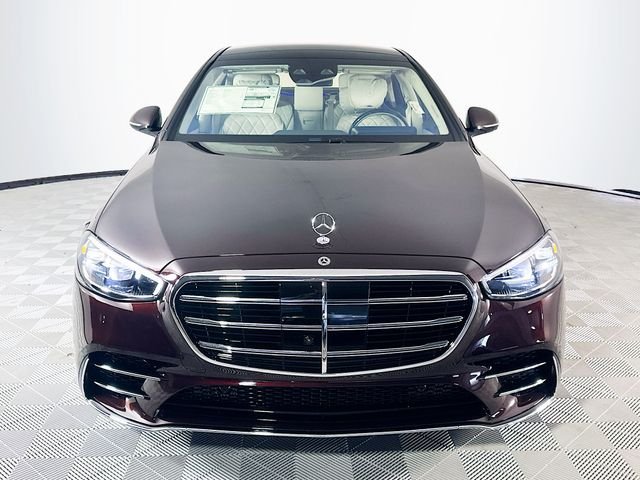 New 2026 MANUFAKTUR Rubellite Red Metallic Mercedes-Benz S 580 image 2