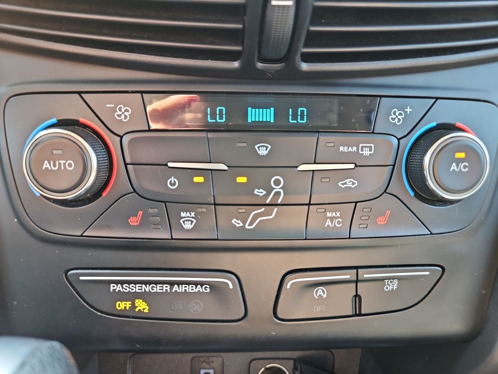 Used 2017 Gray Ford SE image 27