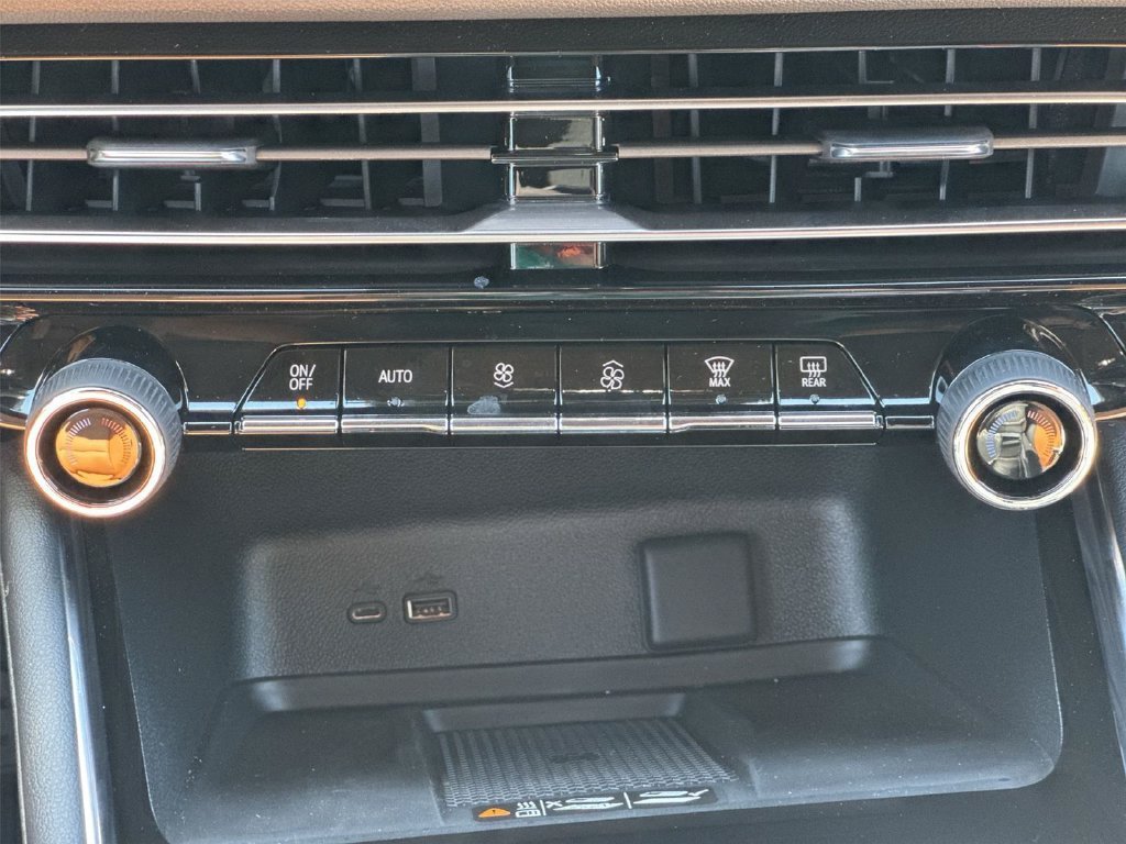 2027 Chevrolet Traverse Z71 - Photo 14