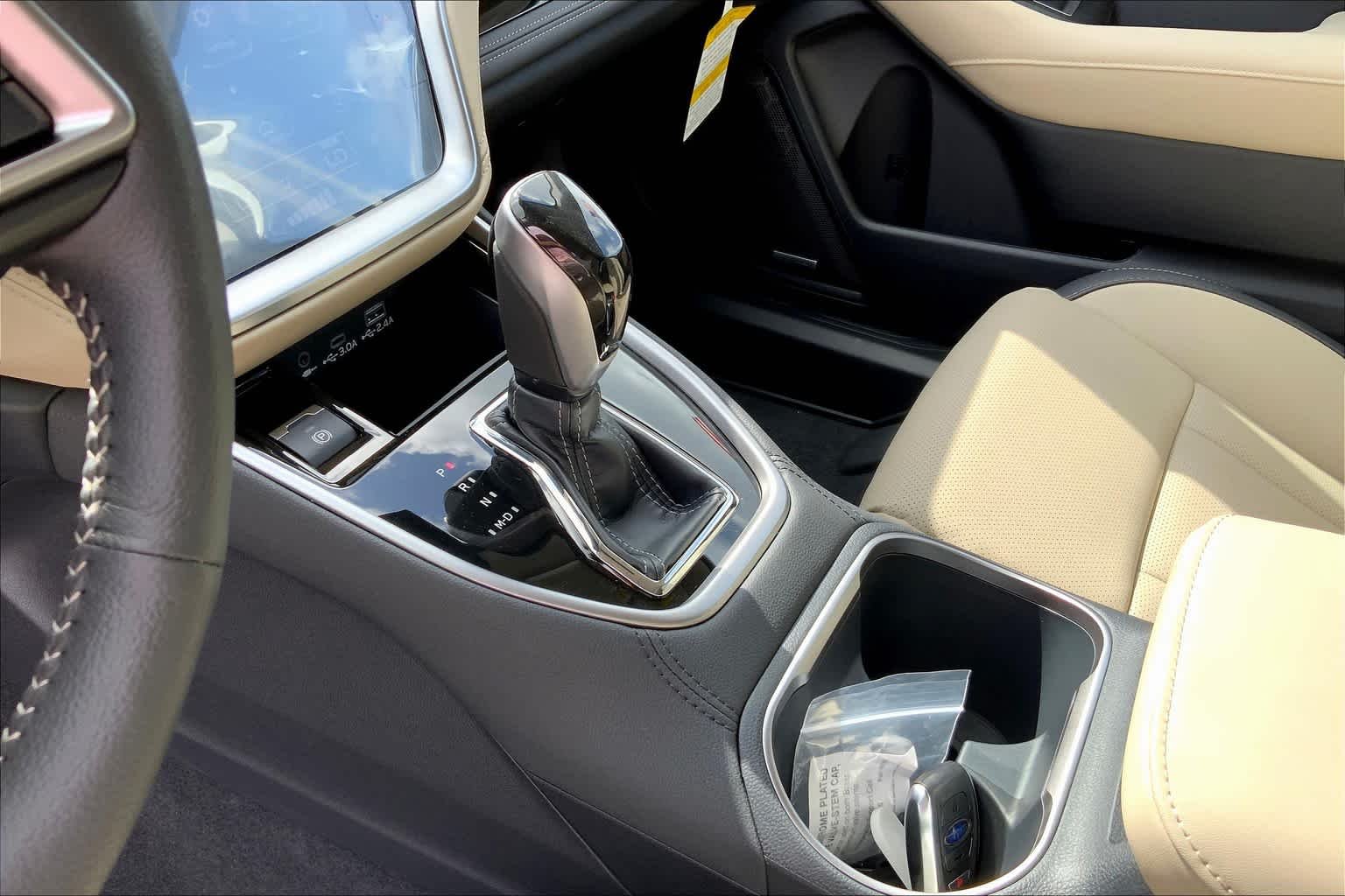 Used 2025 Crystal White Pearl Subaru Limited image 6