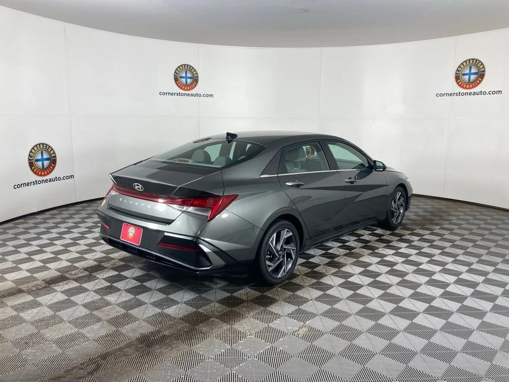 Used 2025 Gray Hyundai SEL Convenience image 19