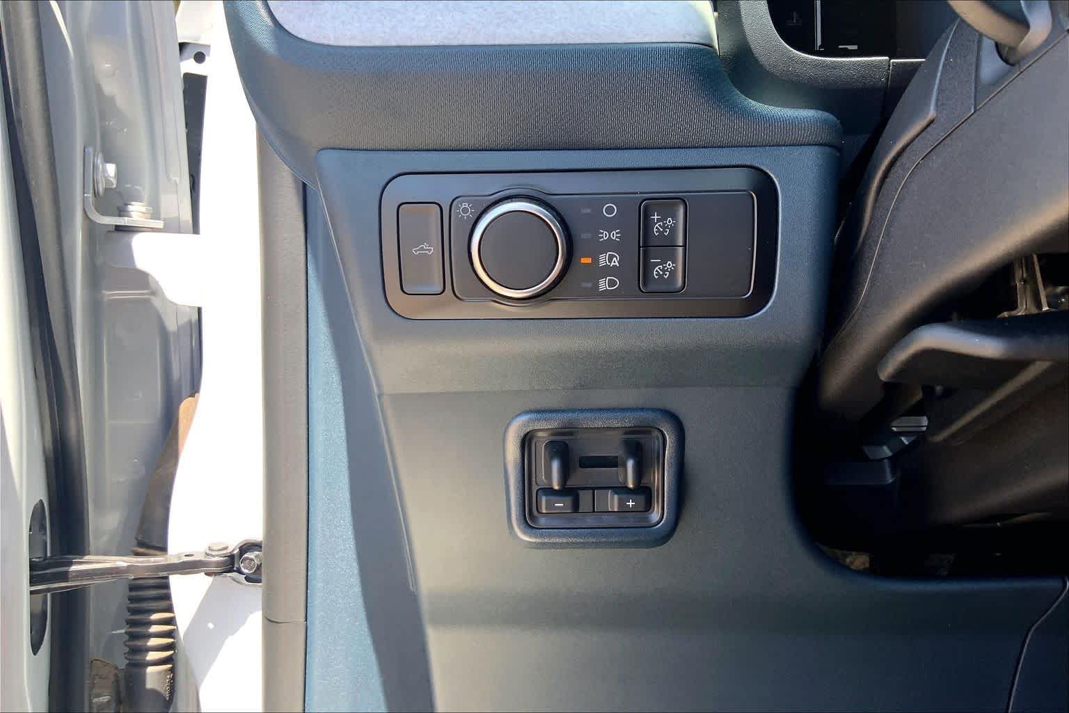 New 2026 Space White Metallic Ford XLT image 20