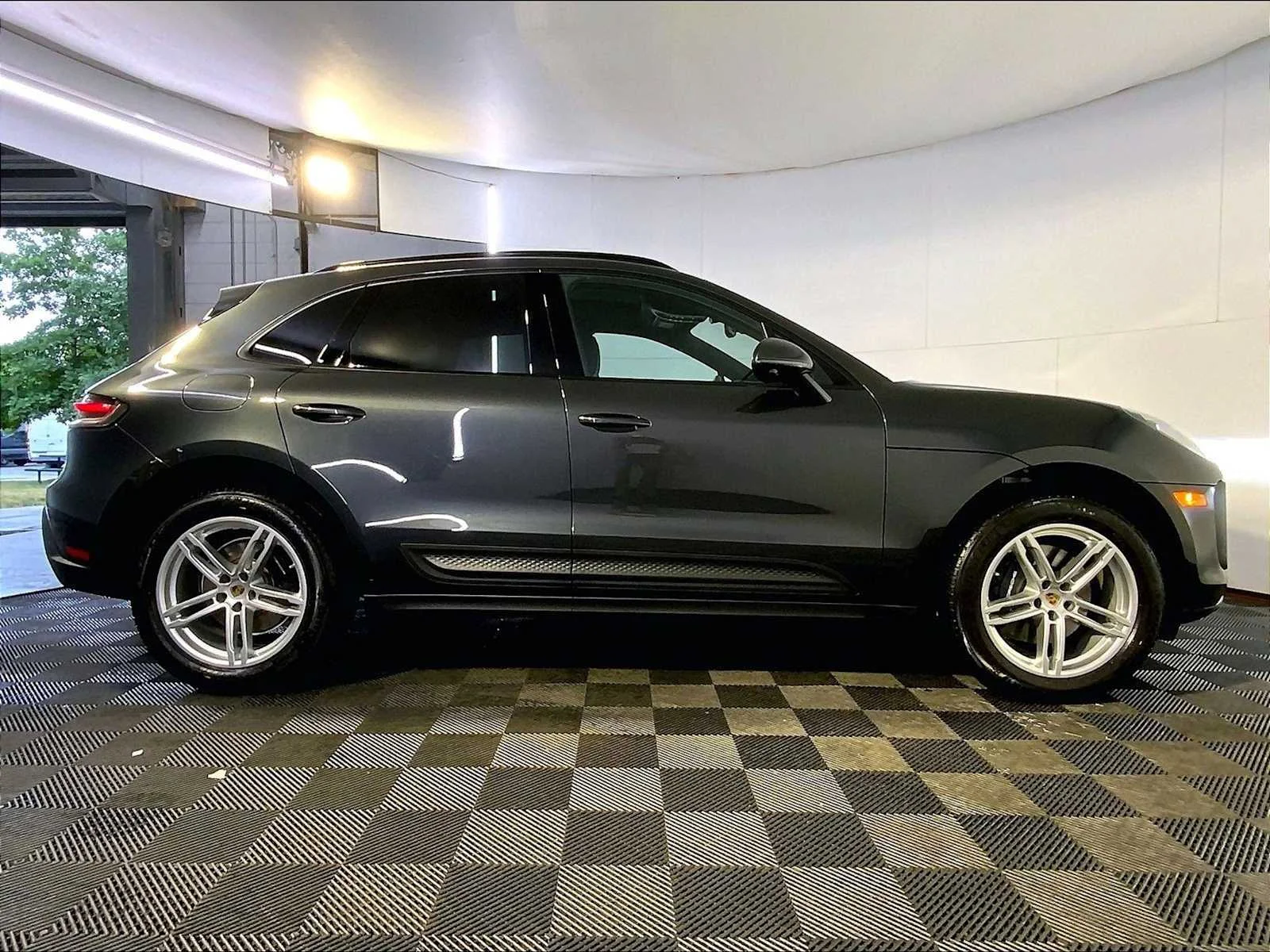 2026 Porsche Macan Base - Photo 8