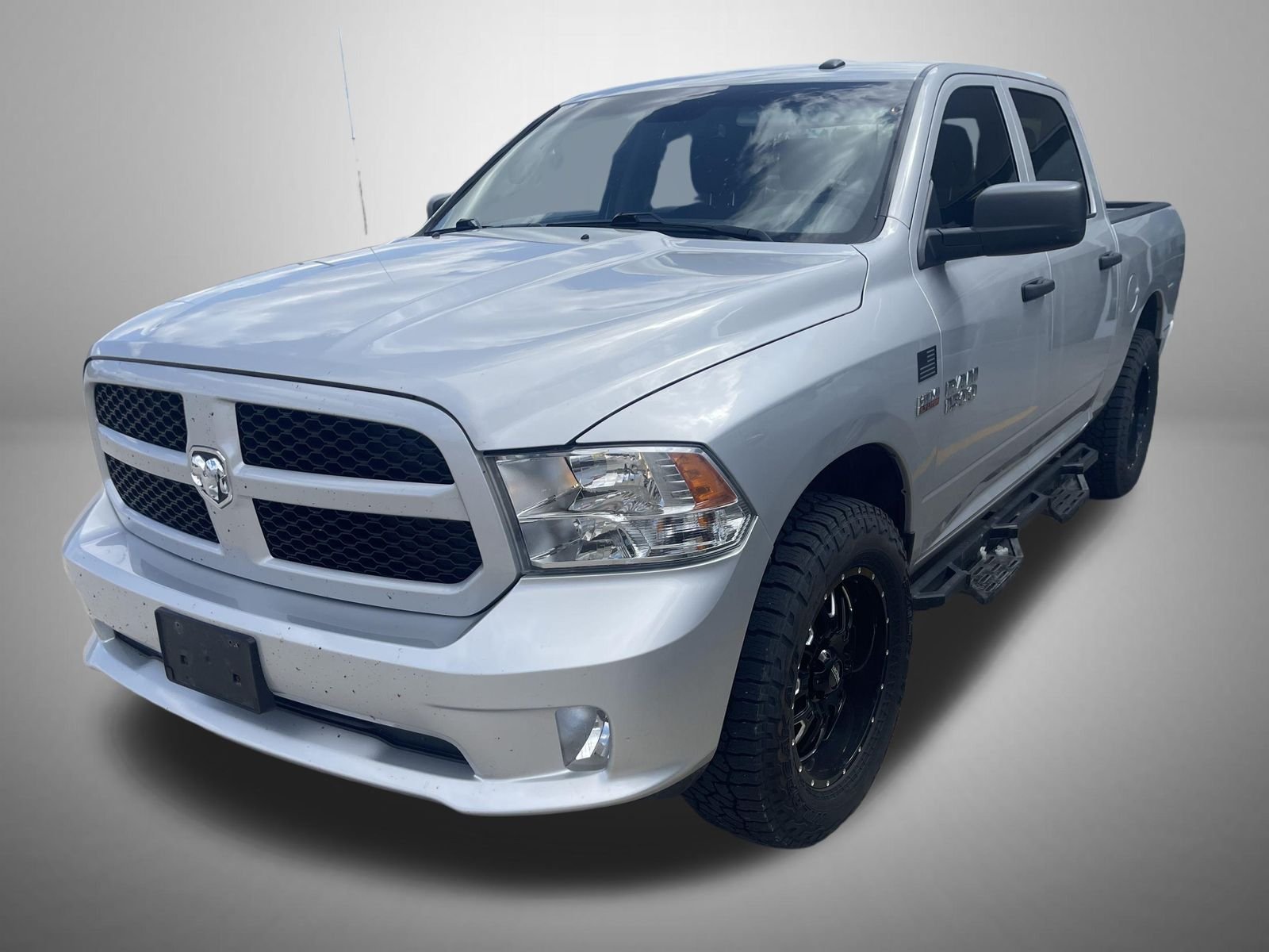 2018 RAM 1500 Express 4x4 Crew Cab 5'7's photo