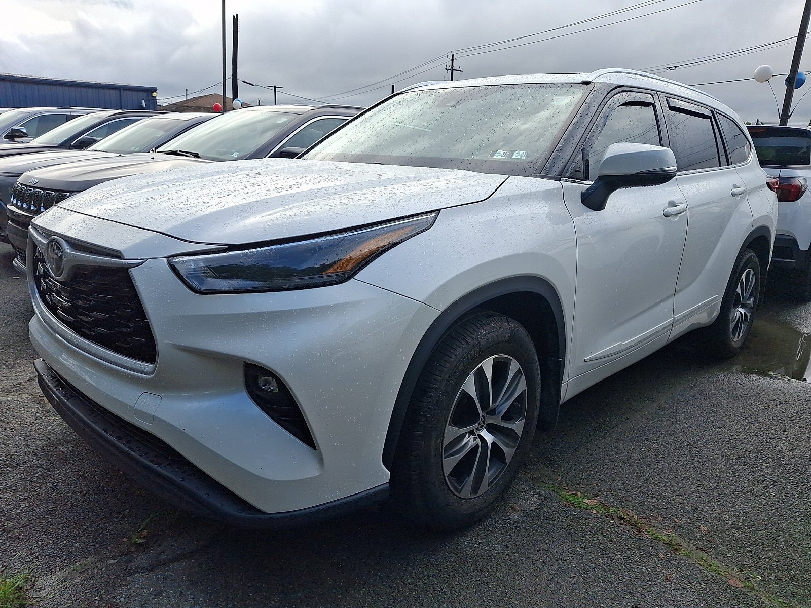 Used 2021 Blizzard Pearl Toyota XLE image 3