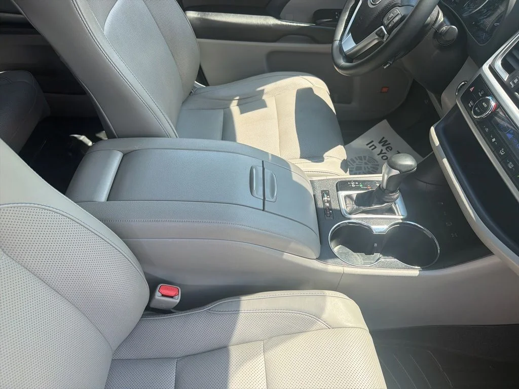 Used 2018 Gray Toyota Limited image 39