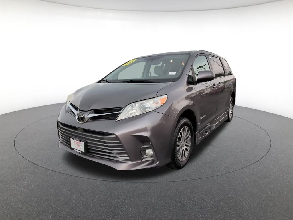 Used 2020 Gray Toyota XLE Premium image 9
