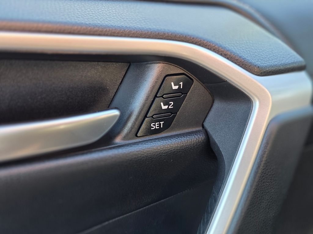 2022 Toyota RAV4 Limited - Photo 23