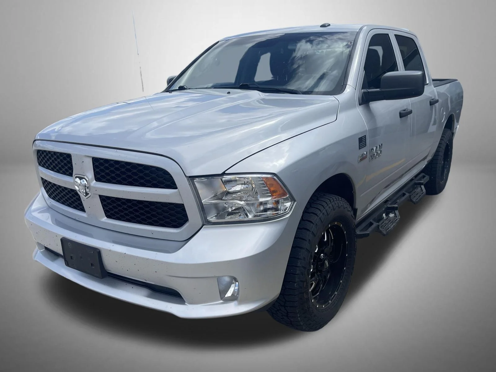 Used 2018 Silver Ram Express image 1