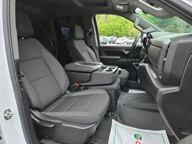 Used 2024 Summit White Chevrolet LT image 21