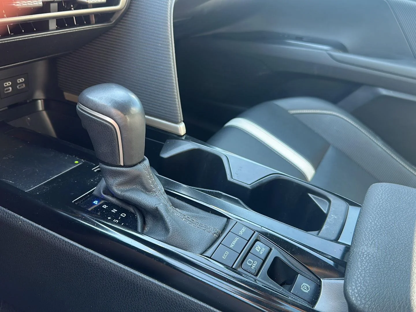 Used 2025 Ice Toyota XSE image 18