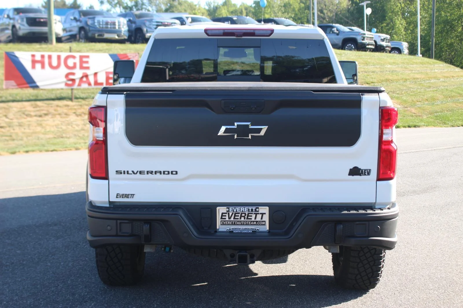 Used 2024 Summit White Chevrolet ZR2 image 6