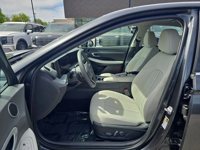Used 2025 Gray Hyundai SEL image 11