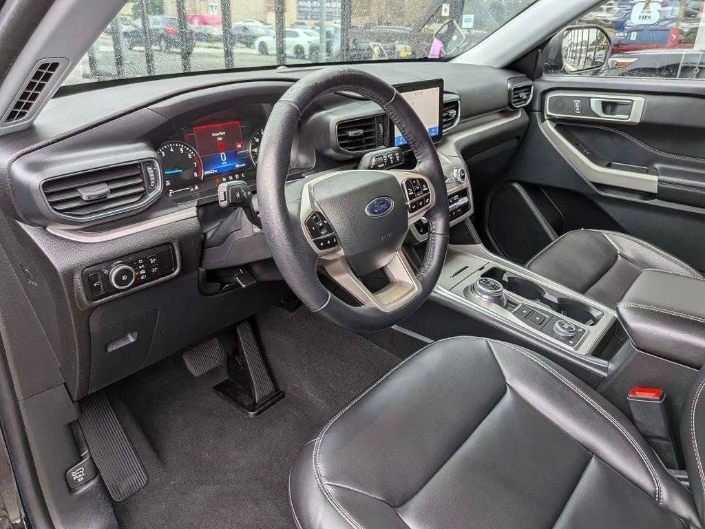 Used 2023 Black Ford XLT image 14